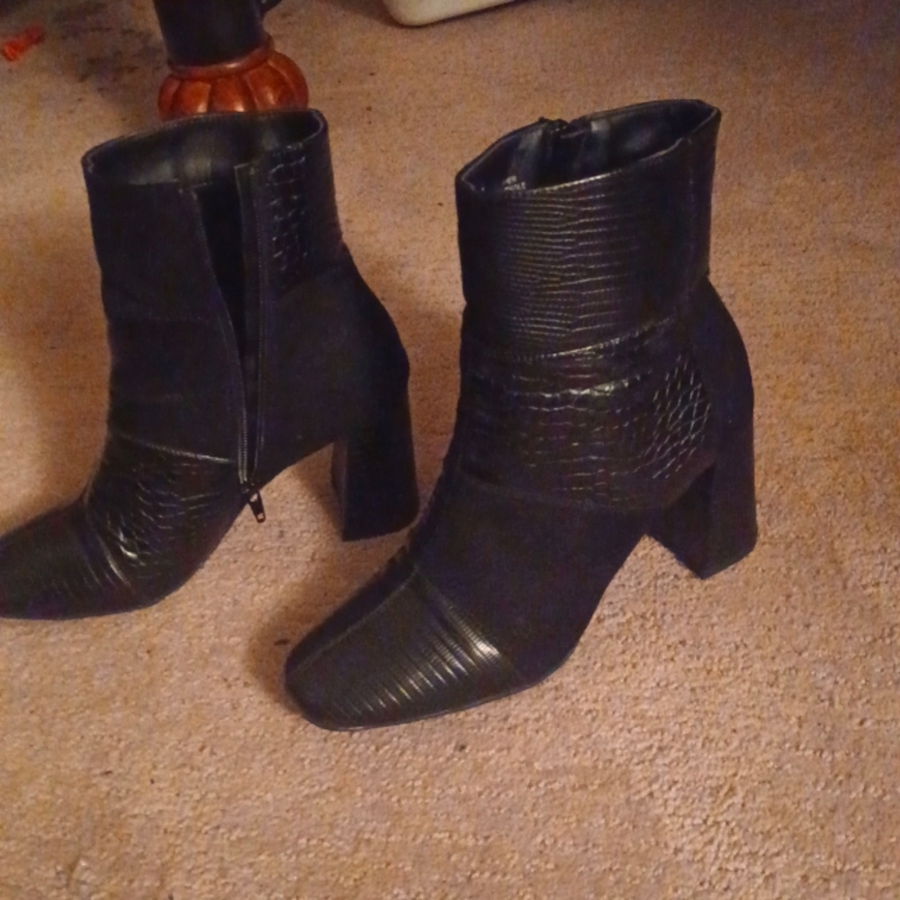 Boots - Picture 2 of 4
